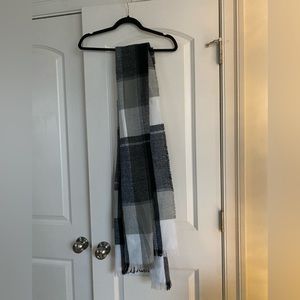 Black and White Pashmina Plaid Scarf